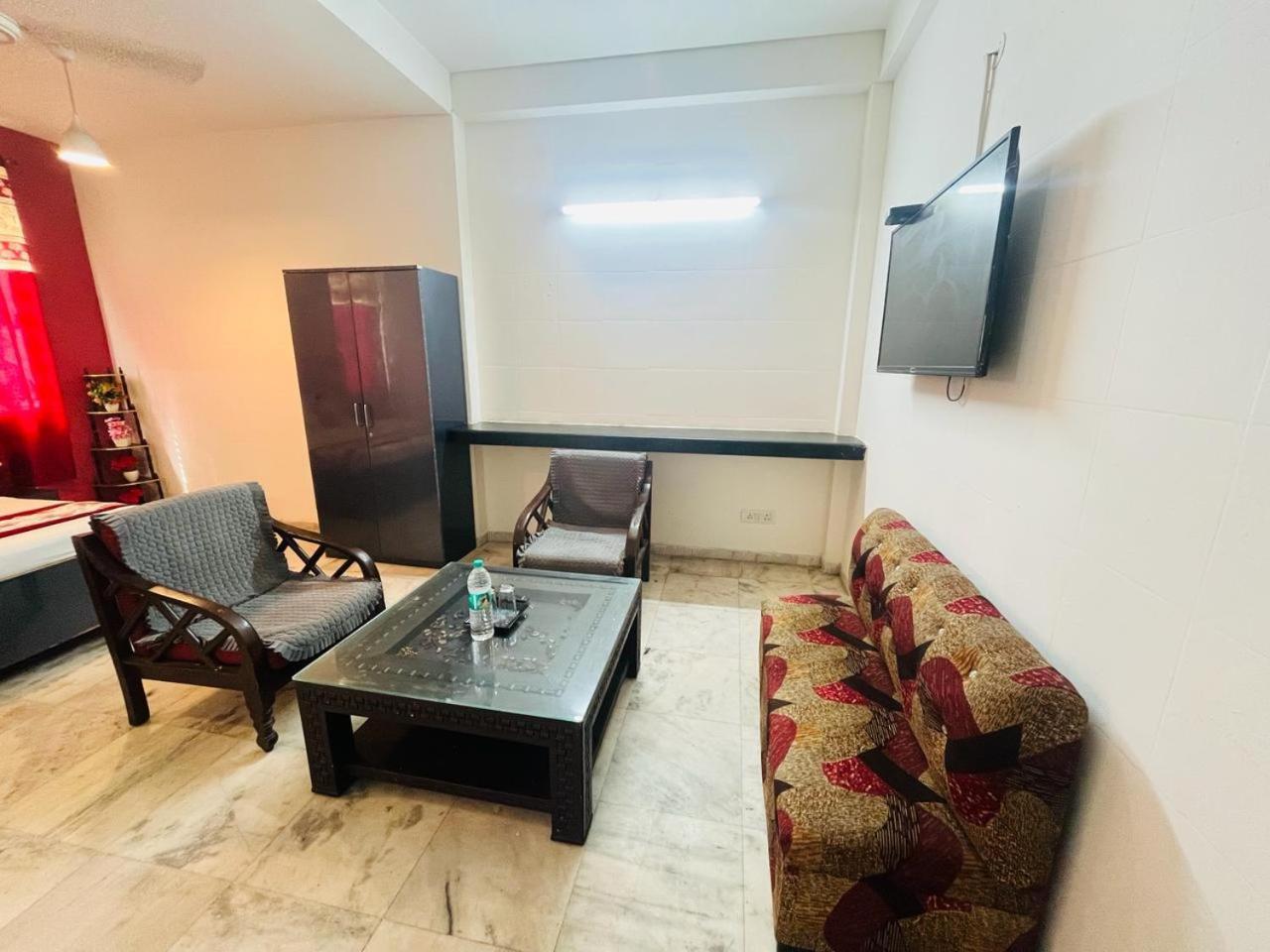 Woodland - Safdarjung Embassy Road New Delhi