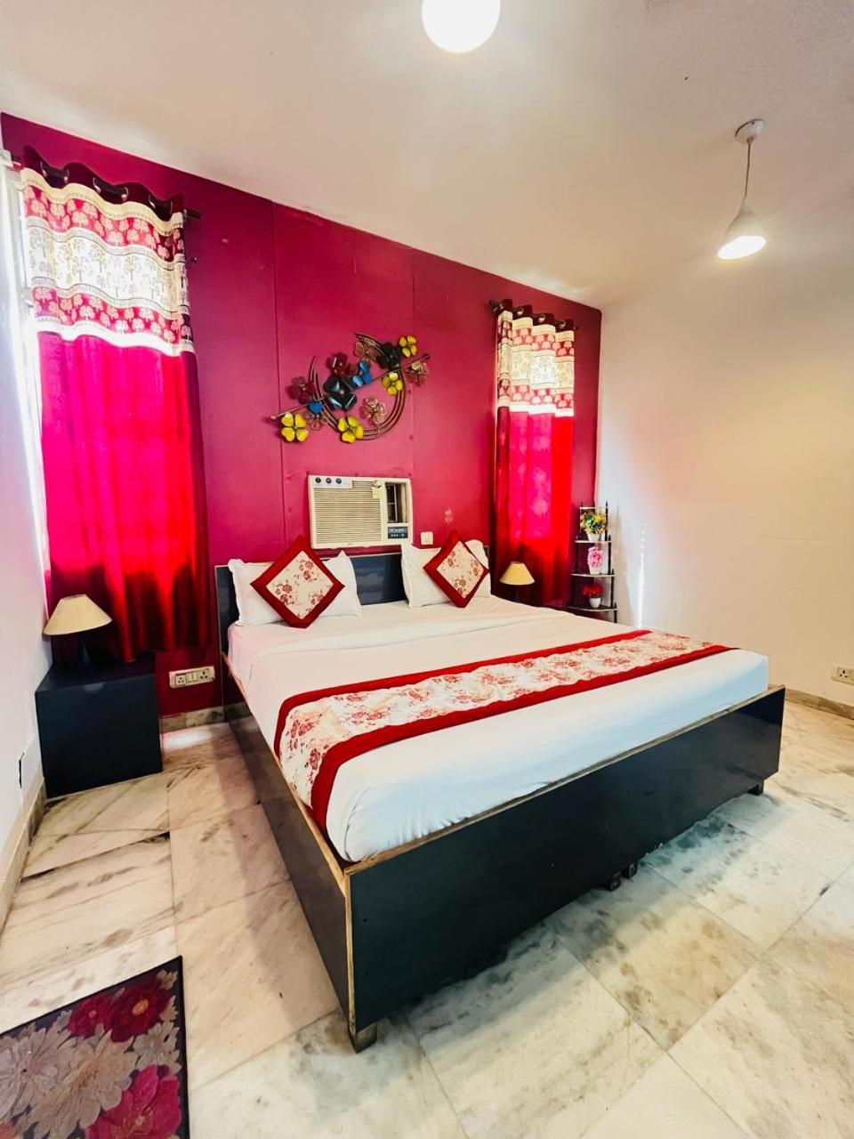 Woodland - Safdarjung Embassy Road * New Delhi