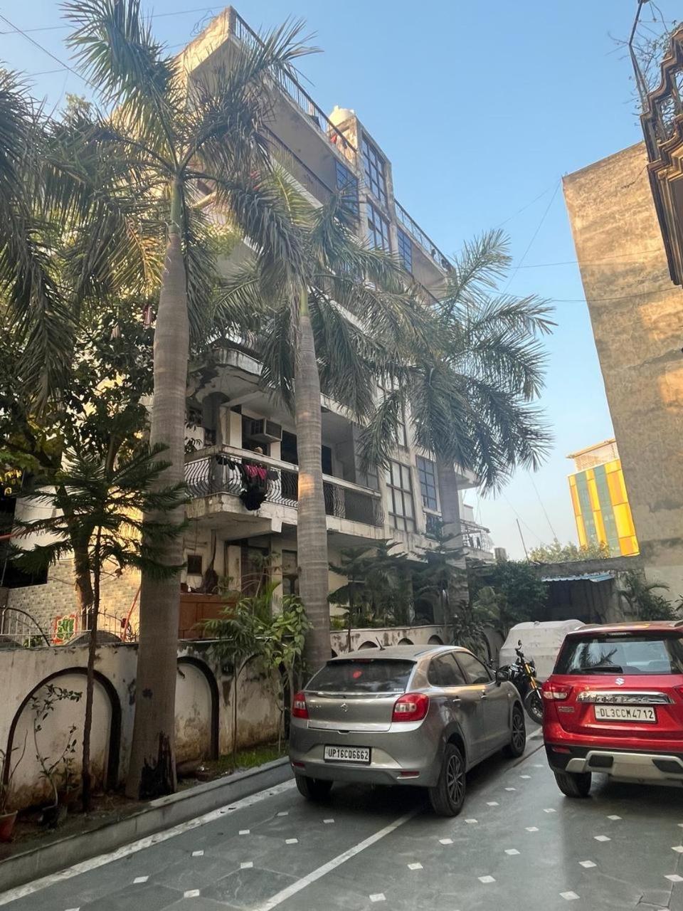 Woodland - Safdarjung Embassy Road Apartment *