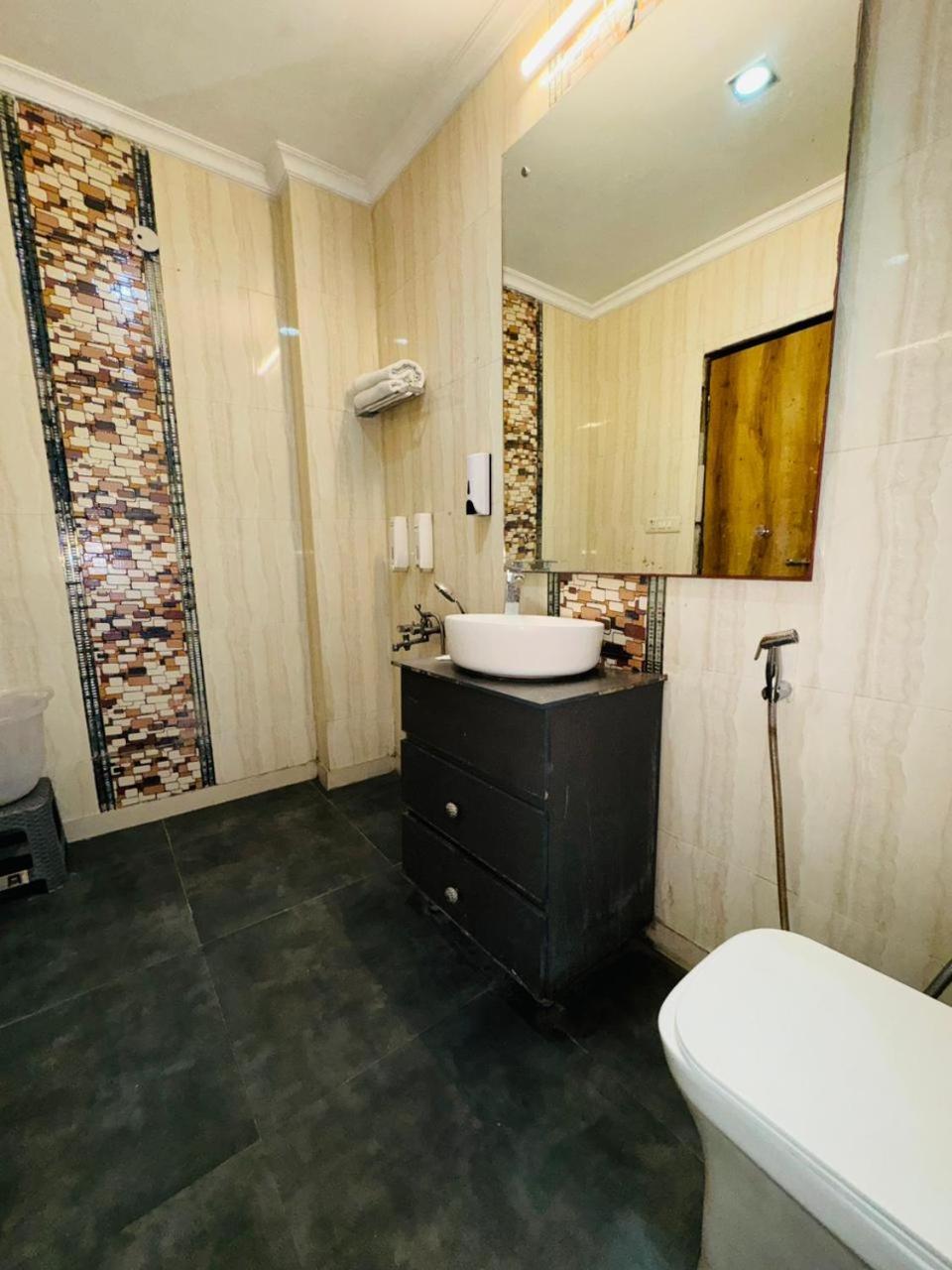 Woodland - Safdarjung Embassy Road *