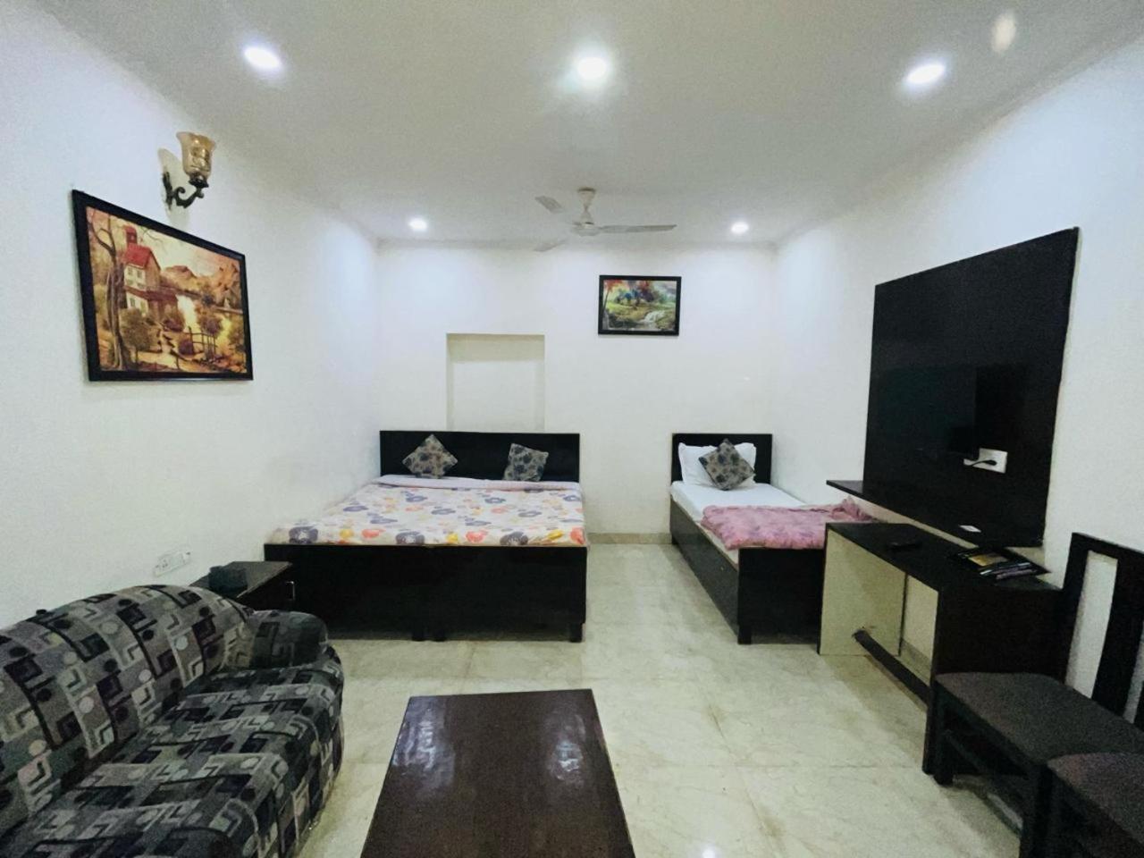 Woodland - Safdarjung Embassy Road New Delhi