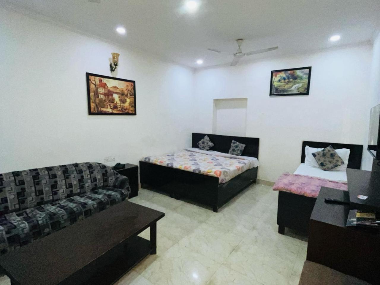 Woodland - Safdarjung Embassy Road Apartment