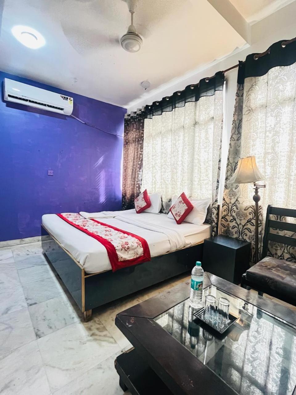 Woodland - Safdarjung Embassy Road *